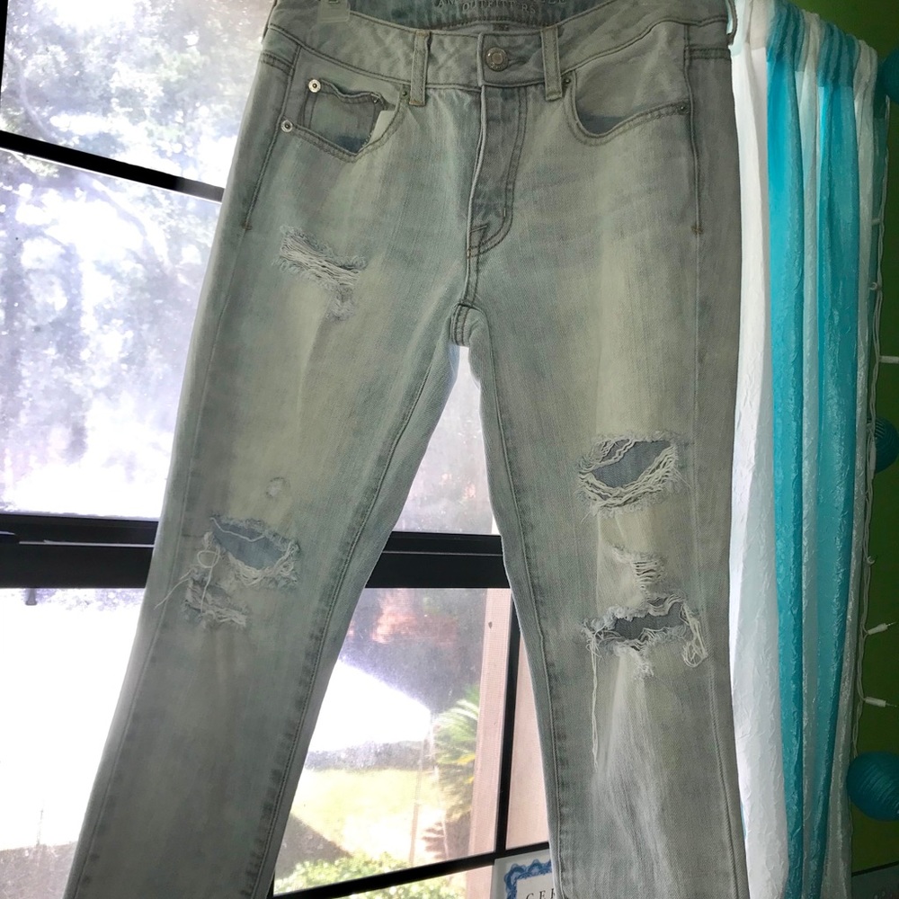 American Eagle Ripped Light-wash Jeans